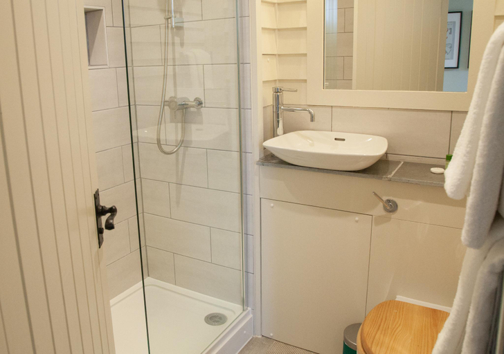 Bathroom 2, The Kings Arms Coaching Inn, Wiltshire