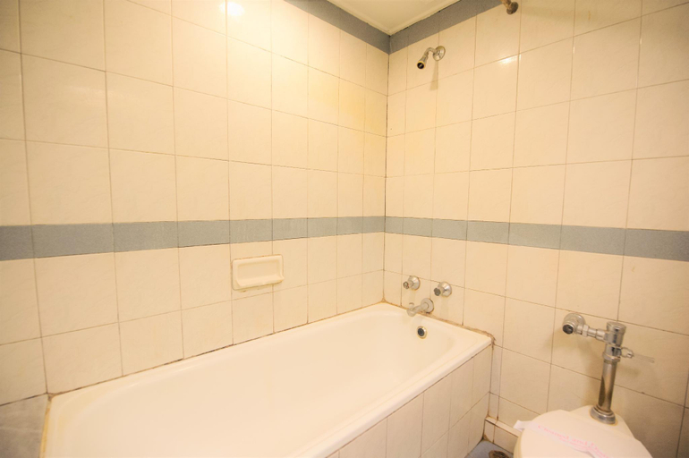 Bathroom, Cathay Hotel, Batong