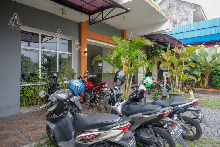 Exterior & Views 2, RedDoorz Syariah @ Namira Hotel, Sleman