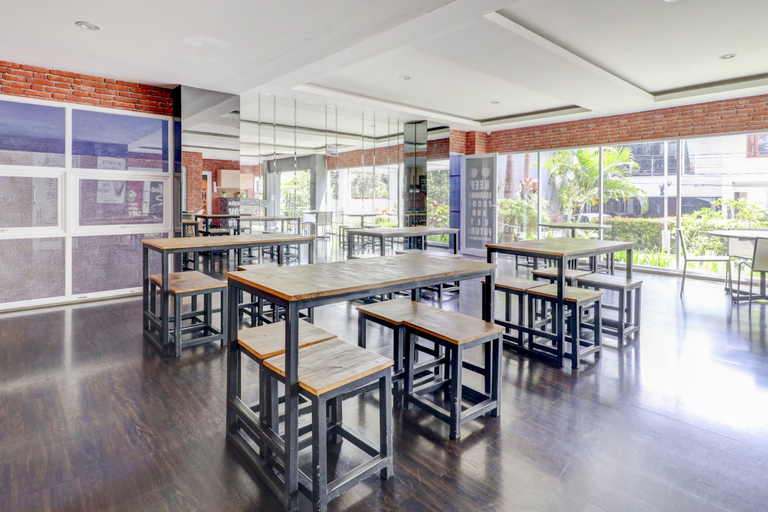 Food & Drinks 4, OYO 90563 Socialite Dago Asri, Bandung
