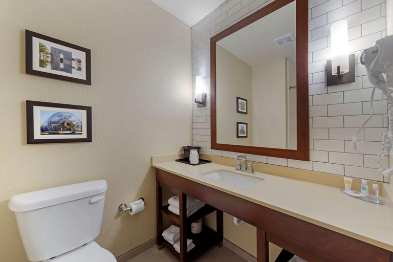 Bathroom 4, Comfort Inn & Suites Harrah, Oklahoma