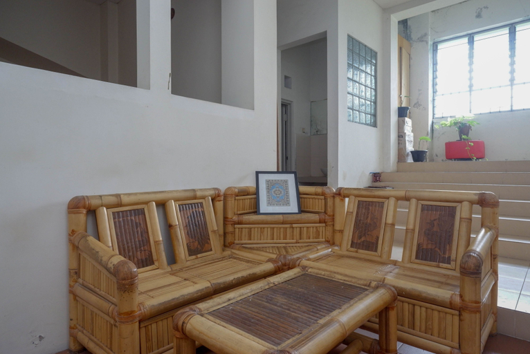Public Area 3, RedDoorz Syariah @ Namira Hotel, Sleman