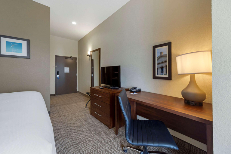 Bedroom 3, Comfort Inn & Suites Harrah, Oklahoma