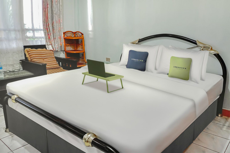 Bedroom 1, Urbanview Hotel Mahkota Pantai Pelabuhan Ratu by RedDoorz, Sukabumi