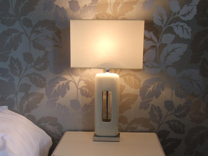 Bedroom, Ye Olde George Inn - Badger Pubs, Hampshire