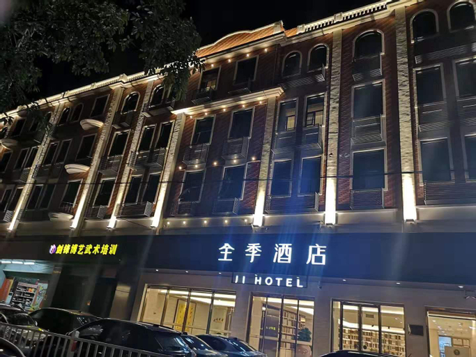 Exterior & Views 10