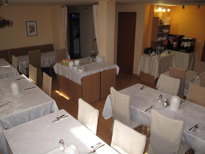 Food & Drinks 3, Alfred Panzio, Budapesti