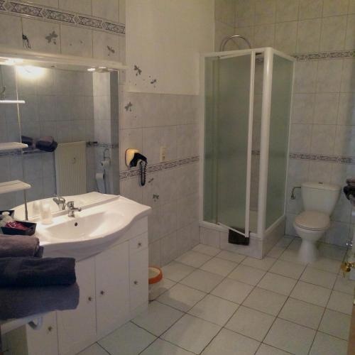 Bathroom 3, Hotel-Restaurant Windsor, Remich