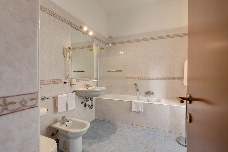 Bathroom 4, Hotel Rio, Milano