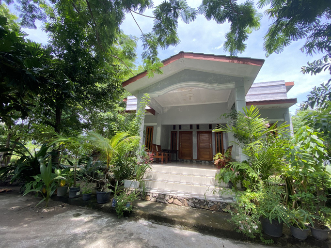 Exterior & Views 2, Gemo beach cottages, Ngada