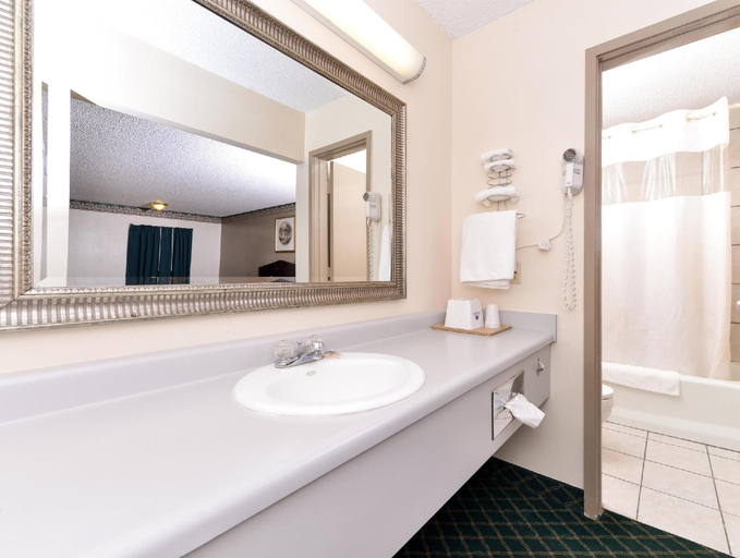 Bathroom, Americas Best Value Inn Burleson, Johnson