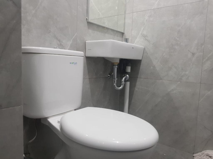 Bathroom, Apartemen Sayana Harapan Indah 2, Bekasi
