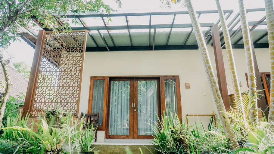 Exterior & Views 11