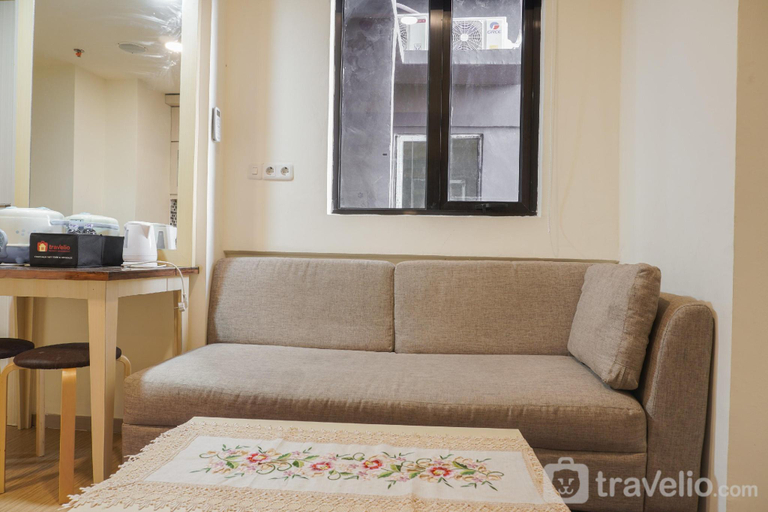 Others 2, Comfort 1BR with Working Room Meikarta By Travelio, Cikarang