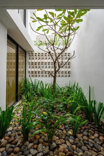 THE BEACHFRONT OCEAN VIEW VILLA NHA TRANG, Nha Trang