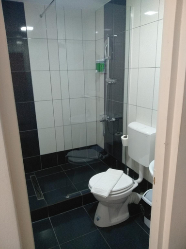 Bathroom, Bordeaux, Galati