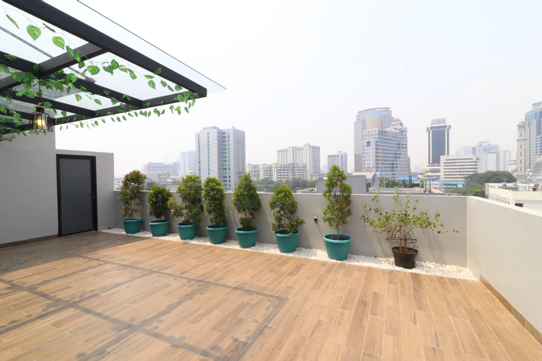 Exterior & Views 16