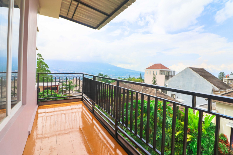 Exterior & Views 5, Villa Kayu Manis Mountain View by Masterpiece Villa, Malang