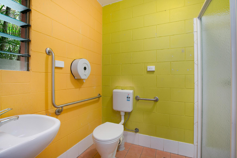 Bathroom 2, Dreamtime Hostel, Cairns