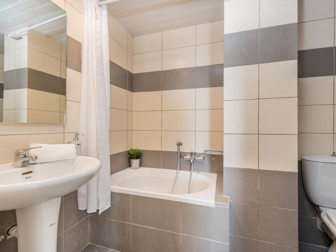 Bathroom 2, Phoenix Apartments - B2 and B3, Ionian Islands