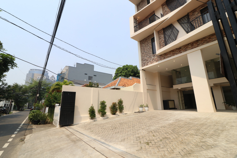 Exterior & Views 24