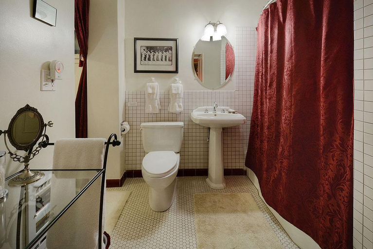 Bathroom 3, The Blenman House Inn, Pima