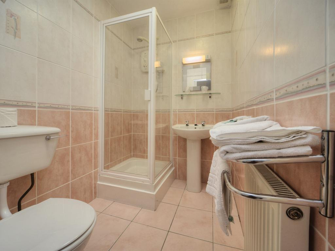 Bathroom 4, The Lochnell Arms Hotel, Argyll and Bute