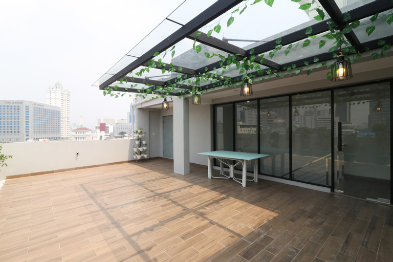 Exterior & Views 17