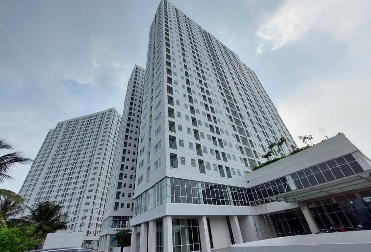 Exterior & Views 2, Comfy and Minimalist Studio Room at Serpong Garden Apartment By Travelio, Tangerang