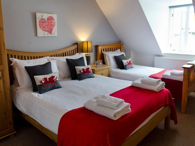 Bedroom 2, The Kings Arms Hotel, Monmouthshire