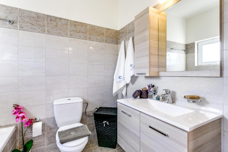 Bathroom, Villa Katina with private pool near Almyrida, Crete