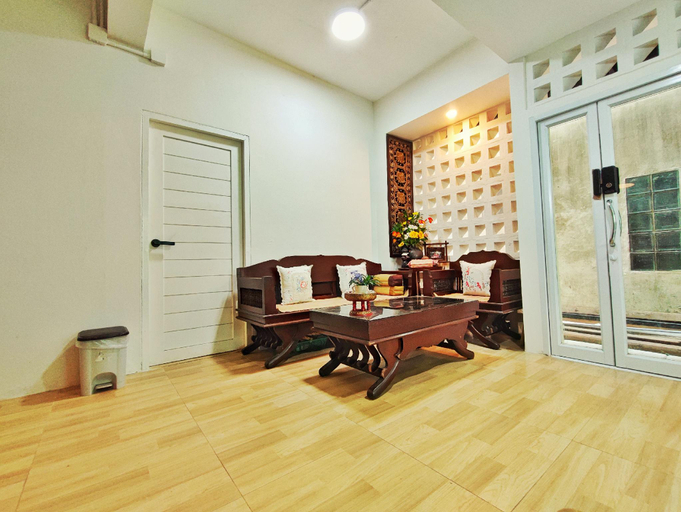 Public Area 2, MiuMiu in da house, Muang Chiang Mai