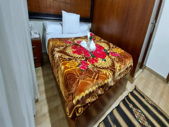 APrivateRoomwith sharedbathroom in WassimBoutique , 'Abdin