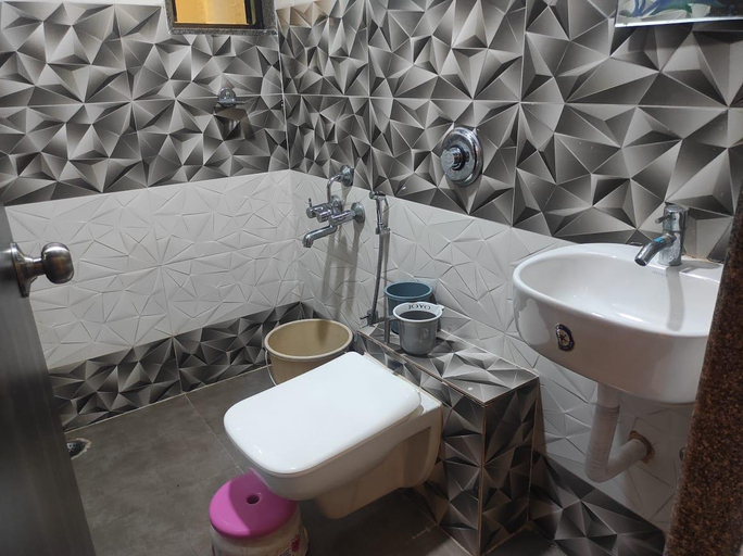 Bathroom 4, Hotel Deepak Executive, Ganpatipule, Ratnagiri