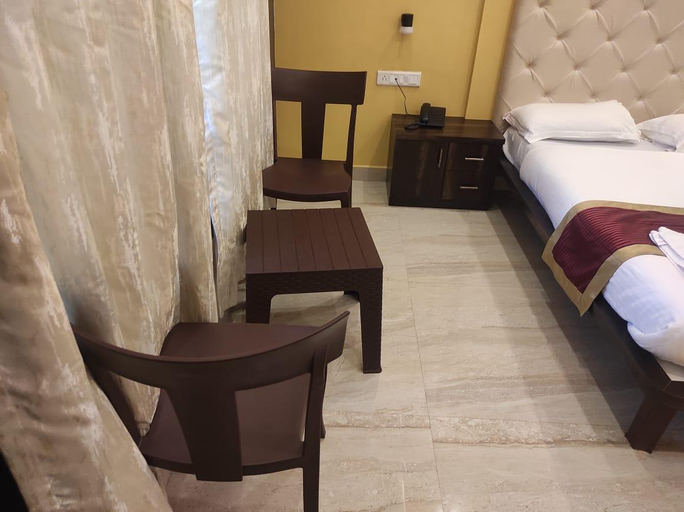 Bedroom 3, Hotel Deepak Executive, Ganpatipule, Ratnagiri