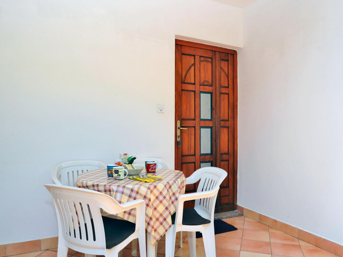 Others 4, Apartment 653, Labin