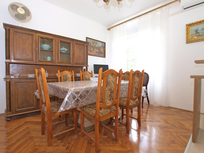 Others 4, Apartment 1347, Pula