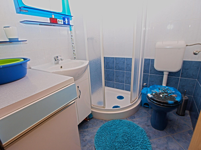 Bathroom 3, Apartment 1230, Pula
