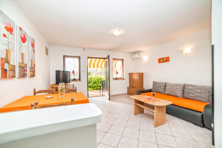 Bathroom 4, Apartment 821, Pula