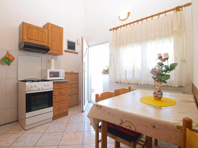 Others 5, Apartment 1588, Pula