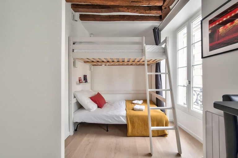 Bedroom 2, Lovely Mezzanine Studio in the Heart of Paris, Paris