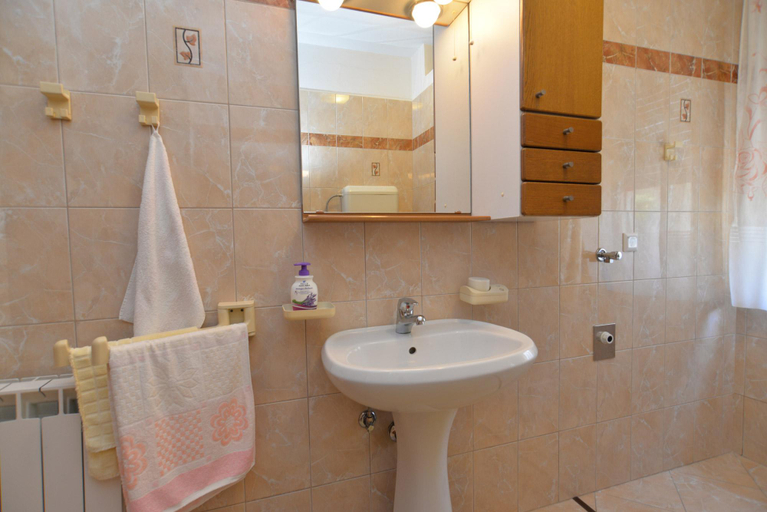 Others 4, Apartment 1633, Pula