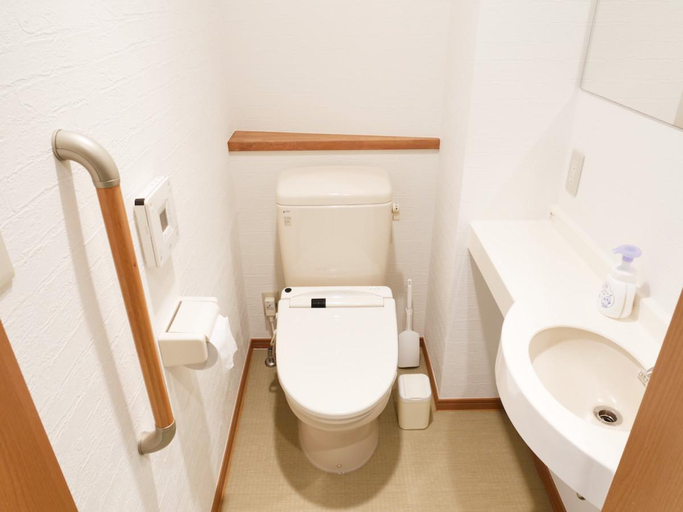 Bathroom 3, Triphome Ikebukuro Tokyo Max 7ppls FREE WIFI, Kita