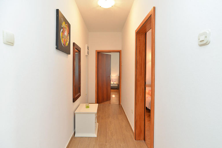 Others 5, Apartment 1724, Ližnjan