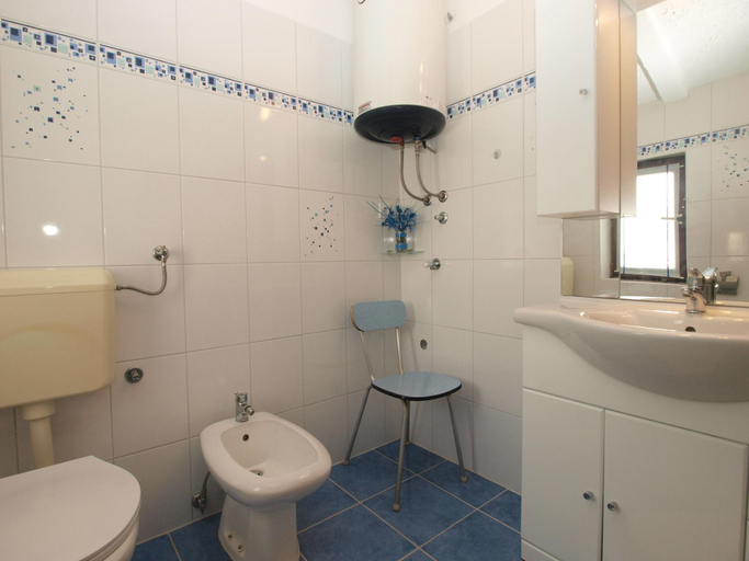 Bathroom 2, Apartment 1224, Premantura
