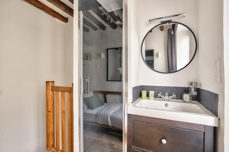 Bathroom 2, Charming Duplex Studio in the heart of Paris, Paris