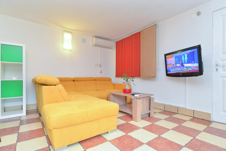 Others 4, Apartment 929, Fažana