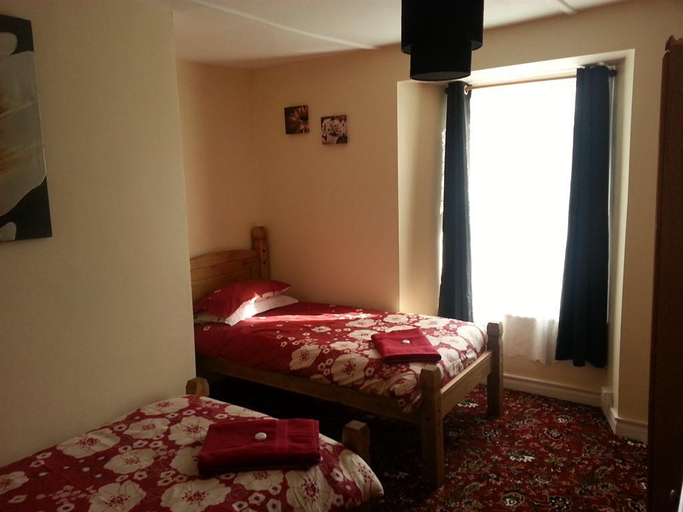 Bedroom 5, The Vyvyan Arms Hotel, Cornwall