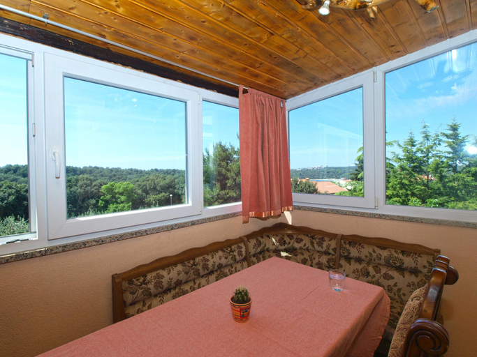 Others 3, Apartment 1619, Medulin