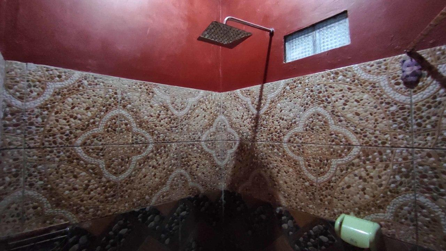 Bathroom 3, Tangkoko Ranger Homestay Bitung RedPartner, Bitung